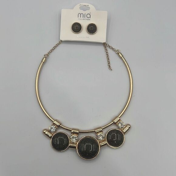 Gold Collar Necklace with matching earrings set - Picture 1 of 7